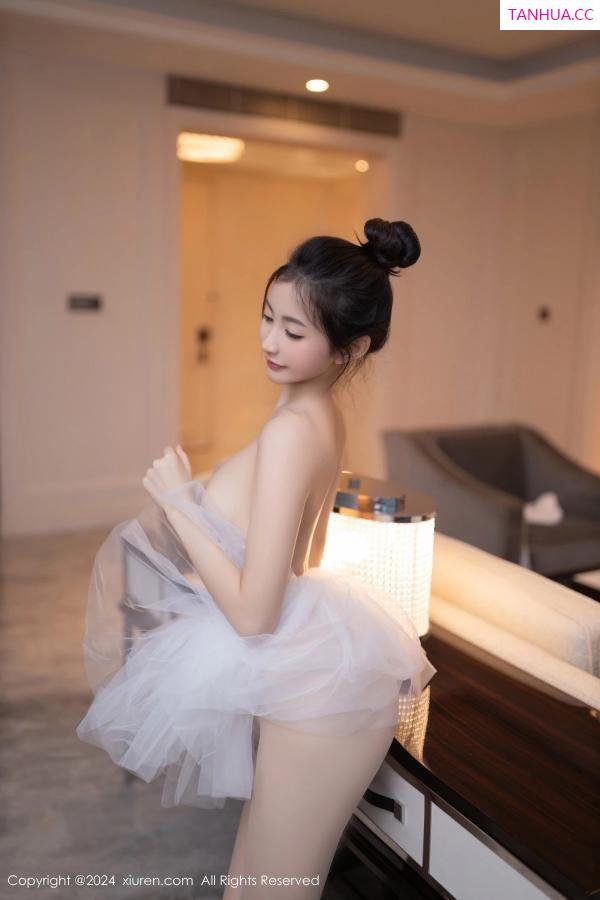   [XiuRen]高清写真图 2024.06.05 No.8657 鱼尾fish 丝袜美腿第56张图片